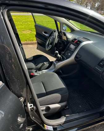 Toyota Auris cena 23900 przebieg: 197700, rok produkcji 2012 z Warszawa małe 211